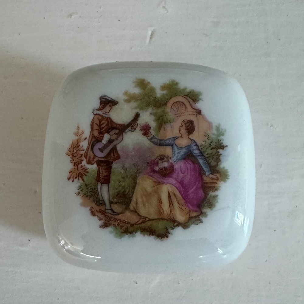 Vintage LIMOGES FRANCE Trinket Box